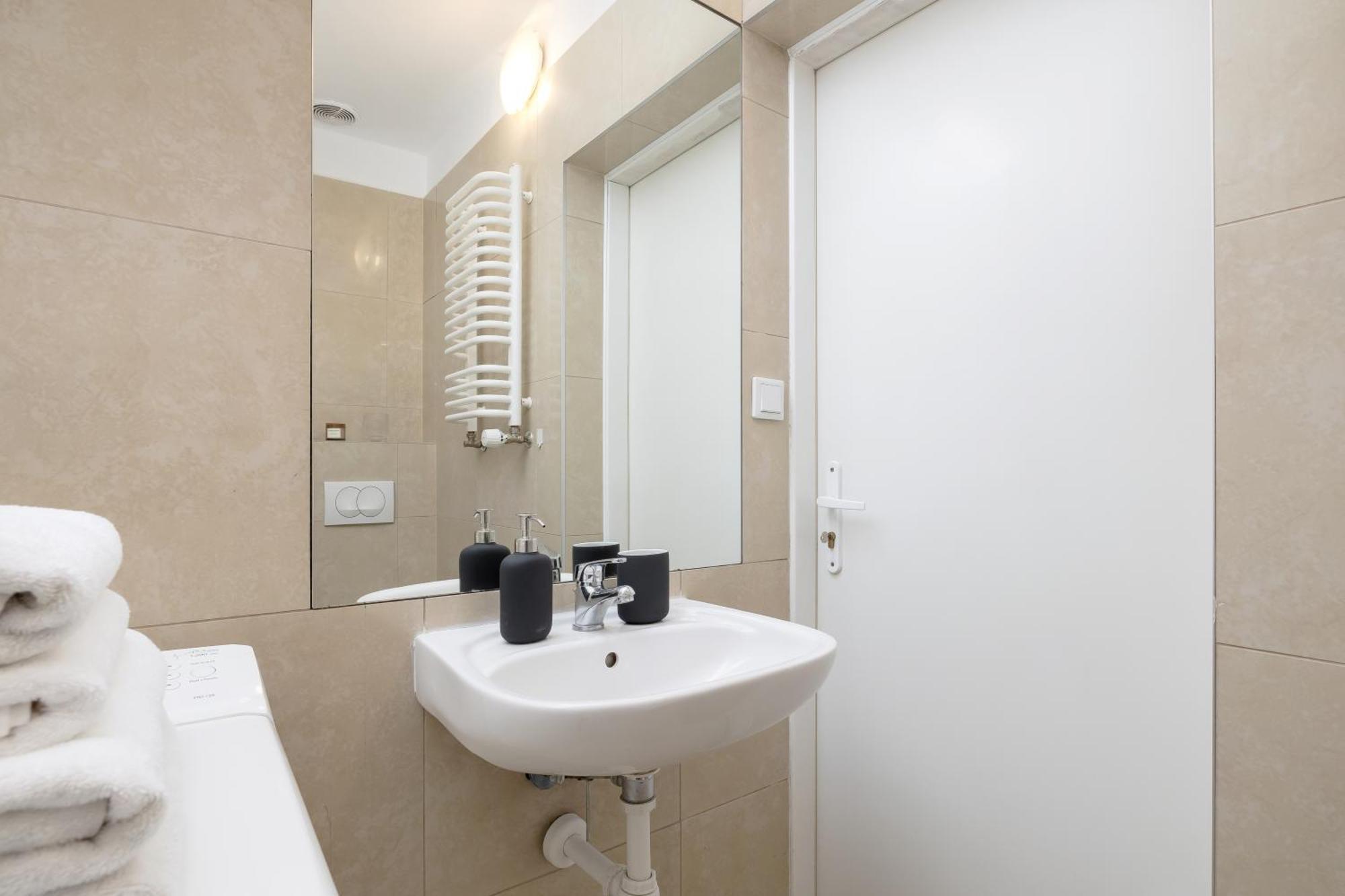 Studio Apartment With Ac - Dluga 65 كراكوفيا المظهر الخارجي الصورة